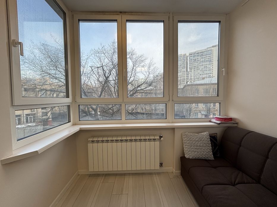 Є. Коновальця, 36є, метро Печерська - 5 хв пішки