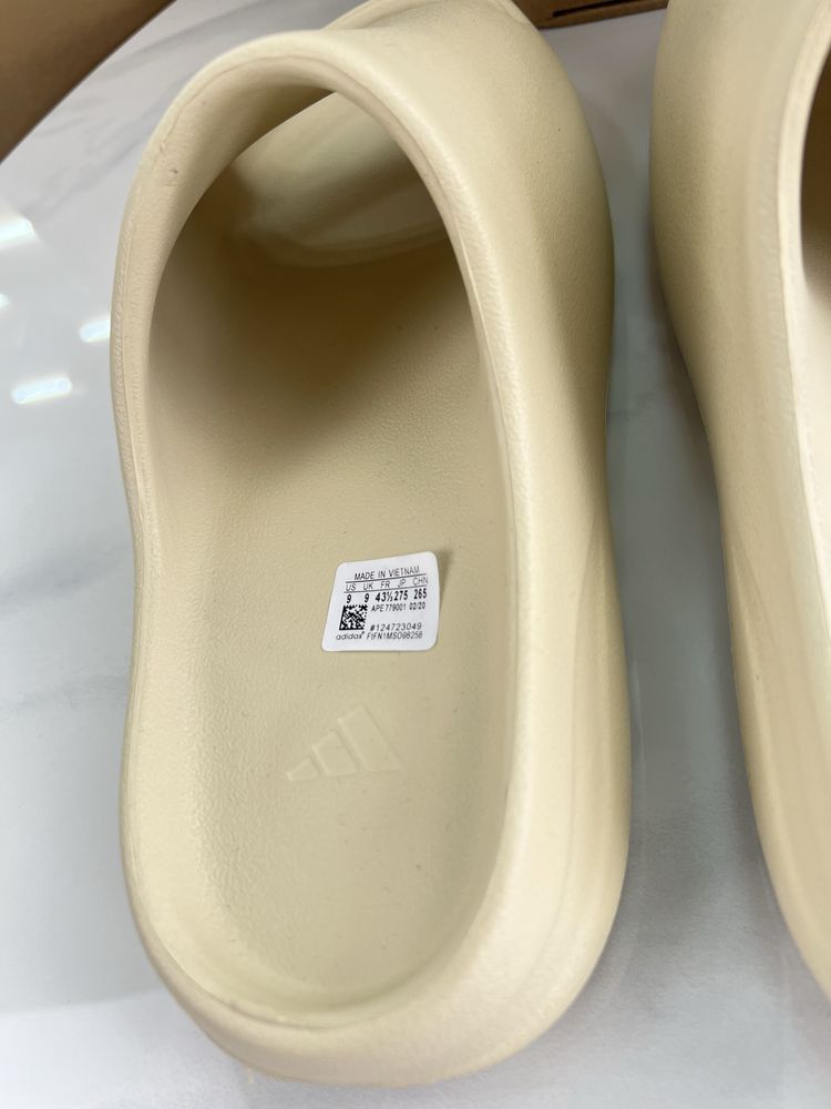 Тапочки Adidas Yeezy Slide Bone