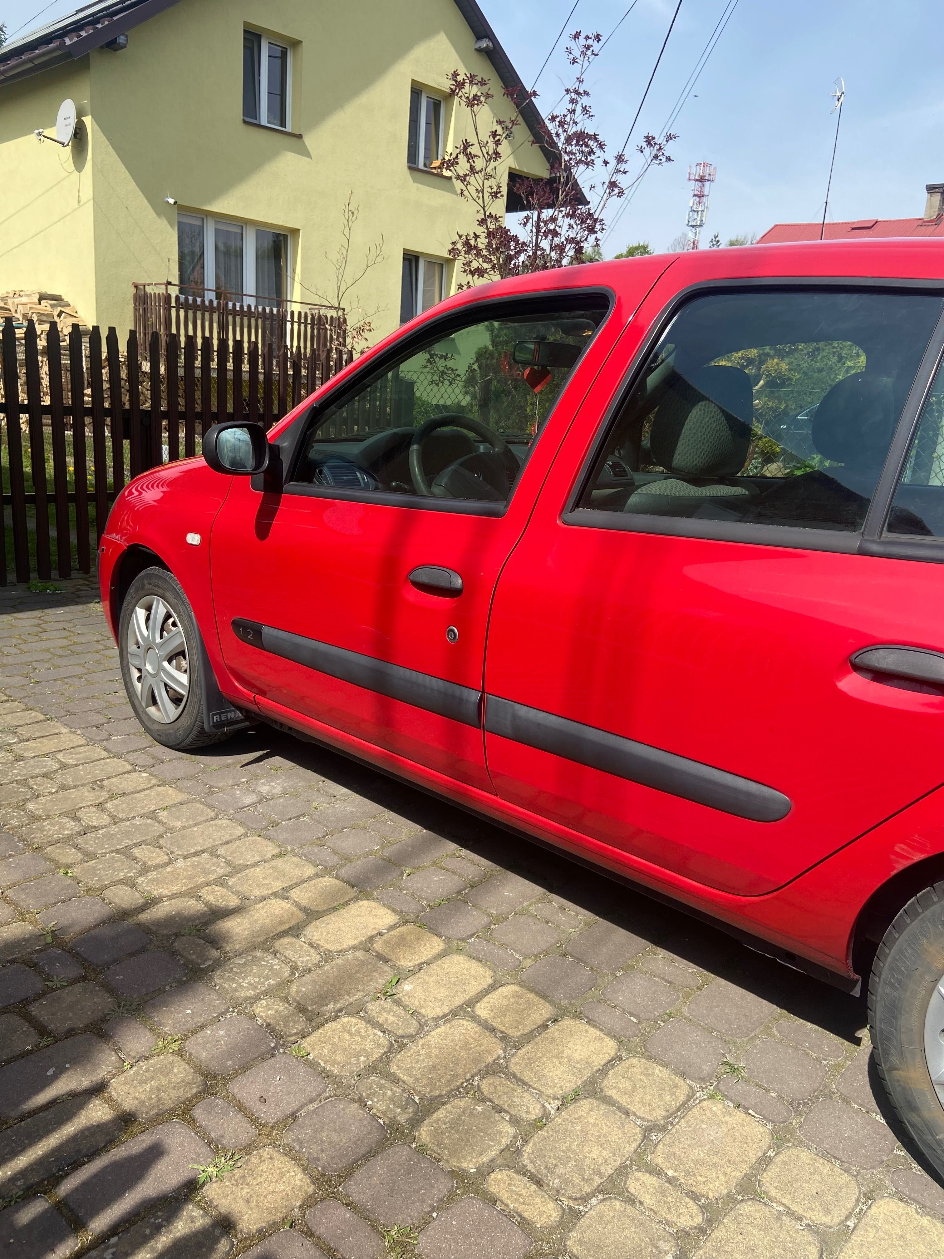 Samochód renault clio