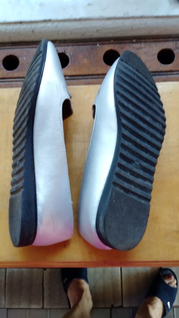 Туфли женские серебристого цвета38раз.