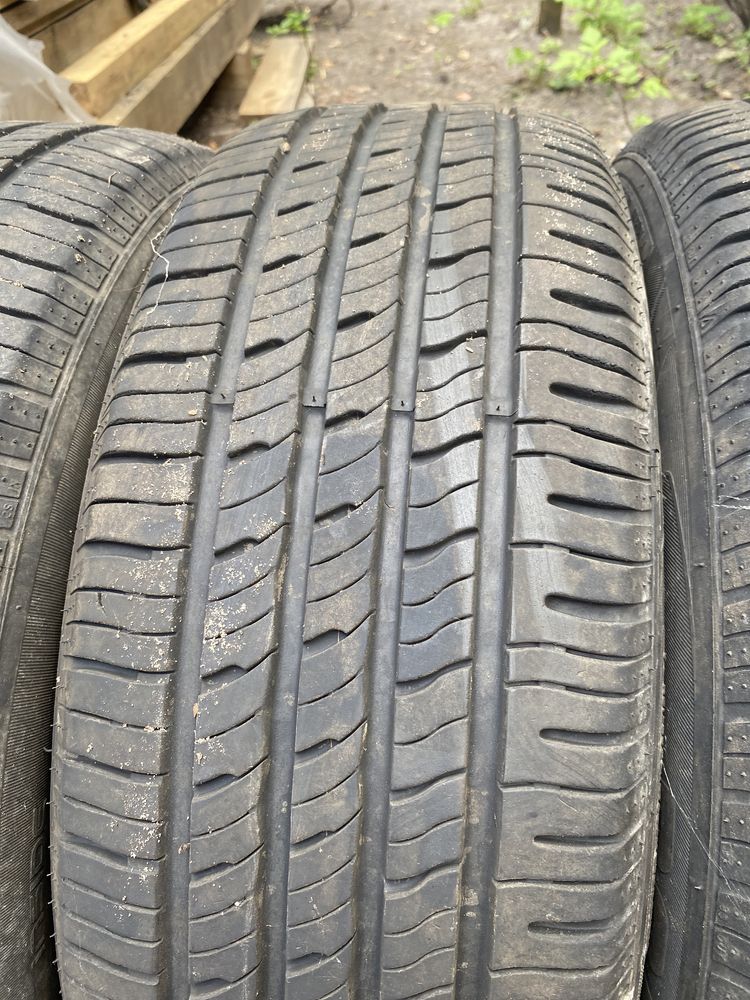 Шини 225 60 R17 Roadstone