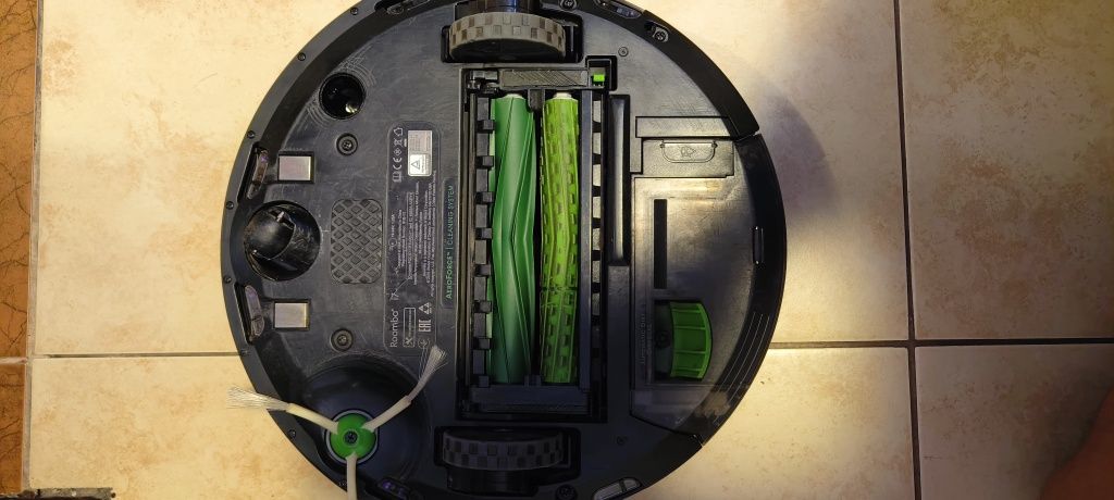 iRobot i7 że stacją