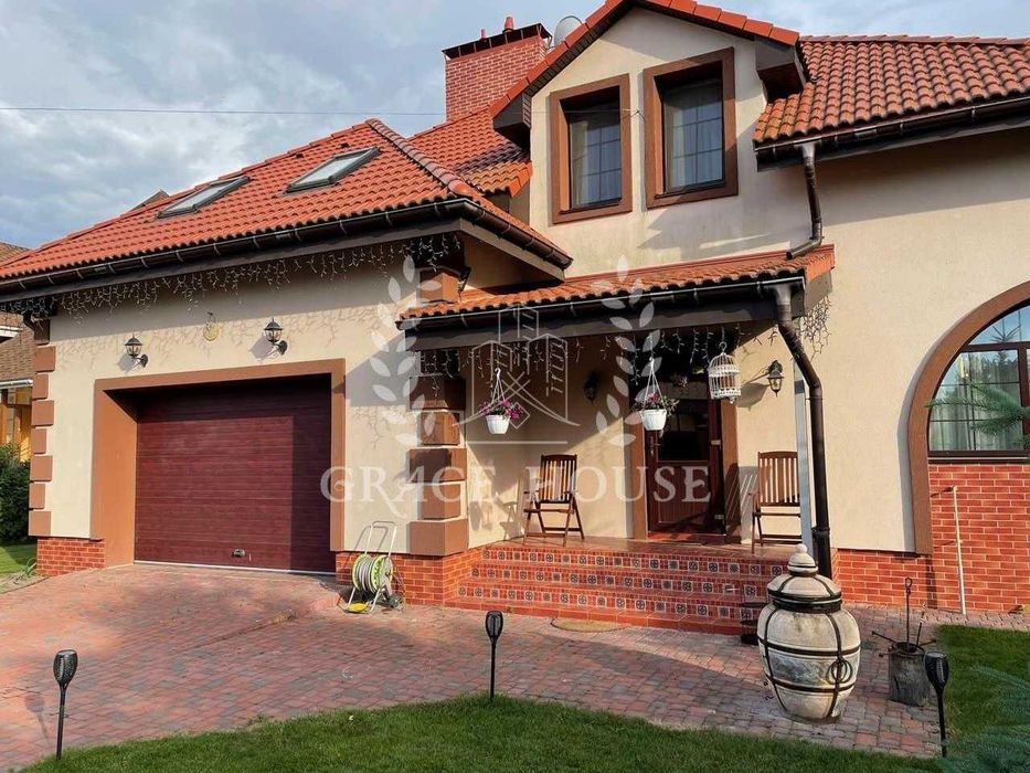 Продажа дома(270м) у леса Старые Петровцы 15 соток земли первая линия
