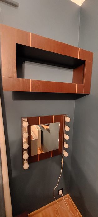 Toaletka lustro z oswietleniem polka pufa Vox modern