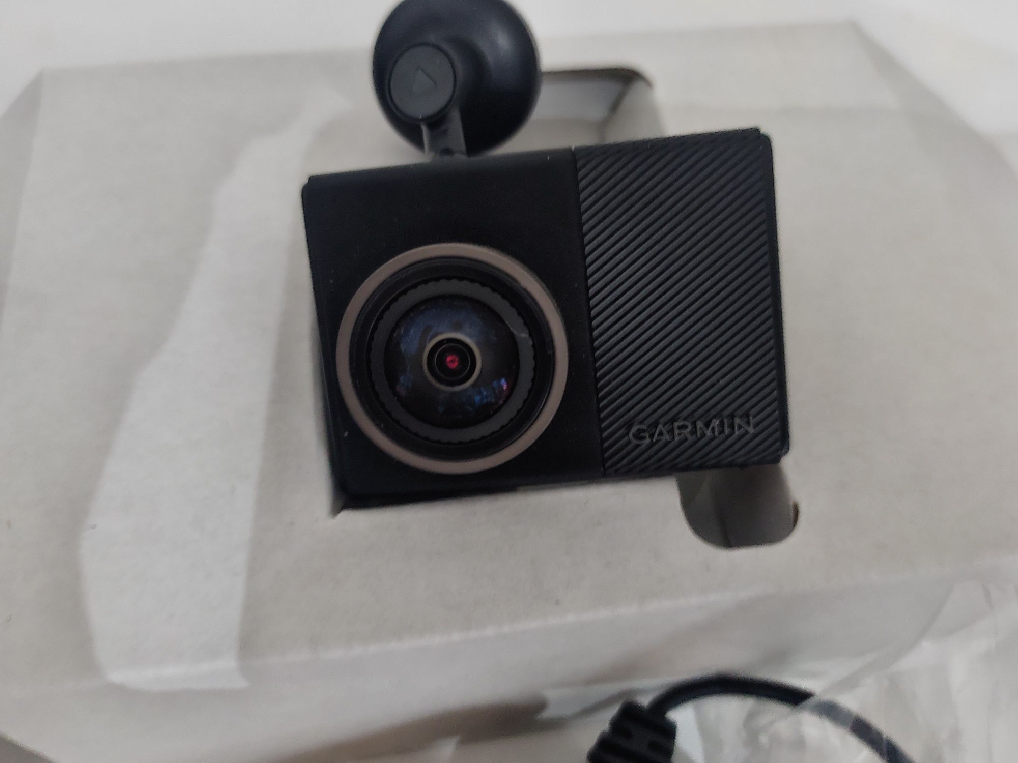 Відеореєстратор Garmin Dash Cam 65W