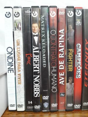 Vários filmes em DVD e VHS