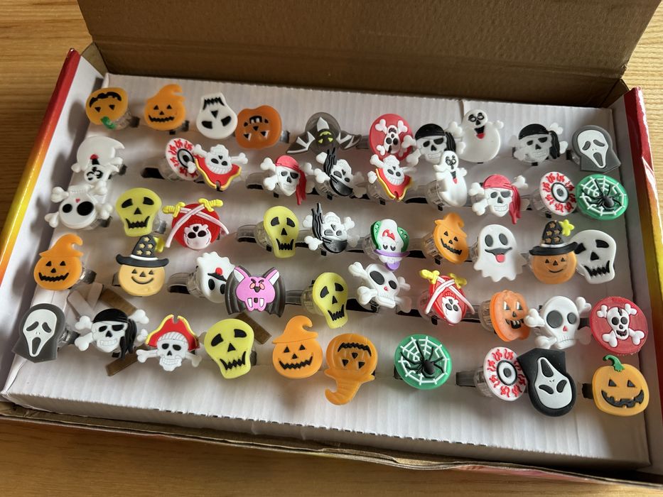 Halloween pierscionki led świecące 10szt.