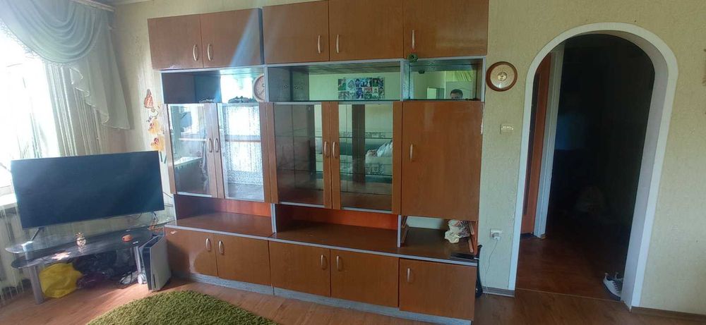 Продам стенку лакированную.