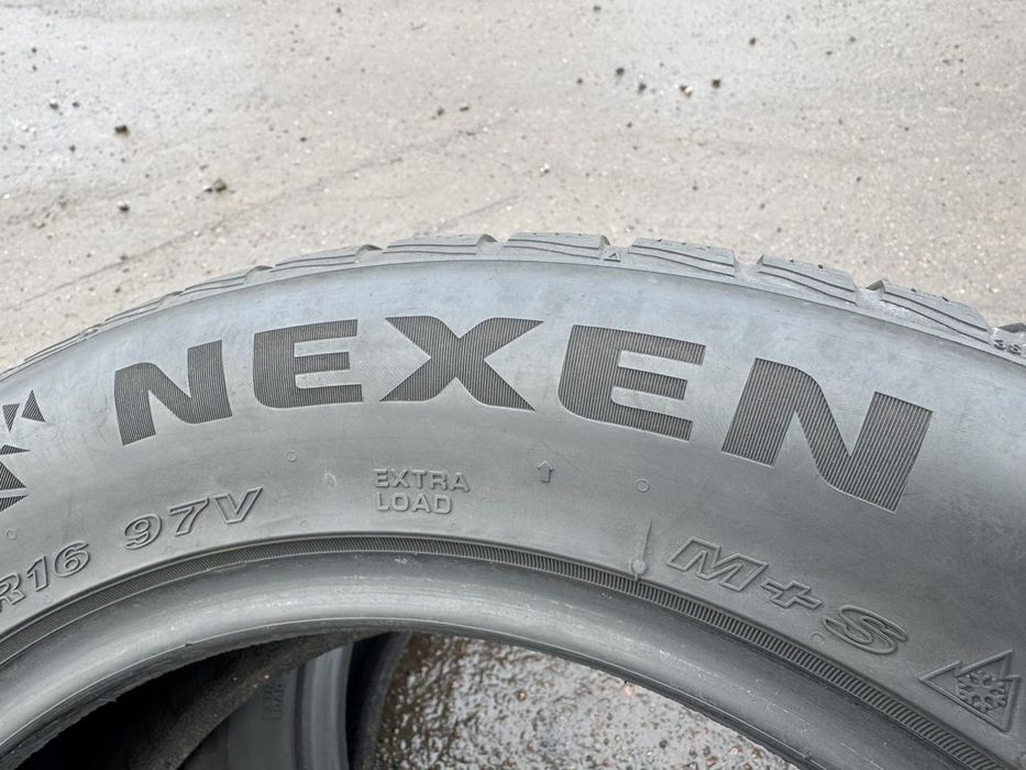 Майже нові зимові шини Nexen 215/55 R16