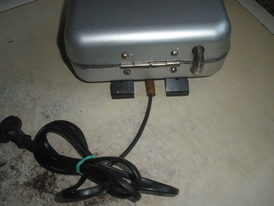 Электровафельница Ласунка ЭВ 1,0/220 в. в хорошем состоянии,СССР.