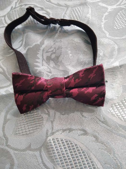 Галстук бабочка темно-бордового цвета