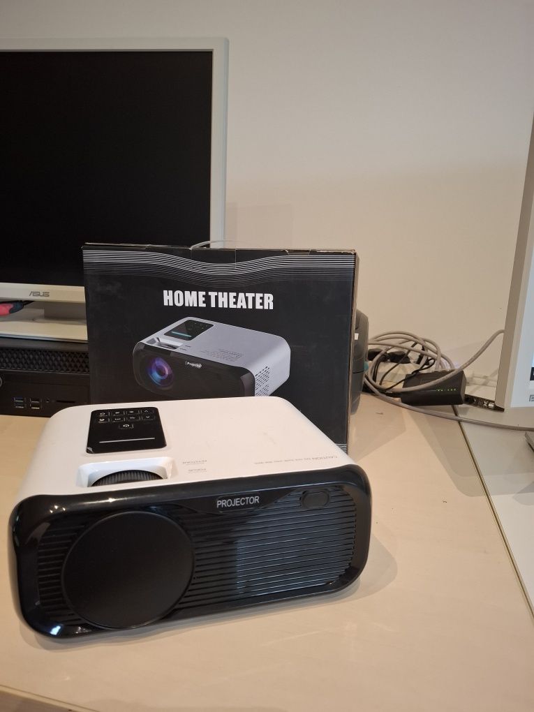Projektor rzutnik LCD WiFi E500