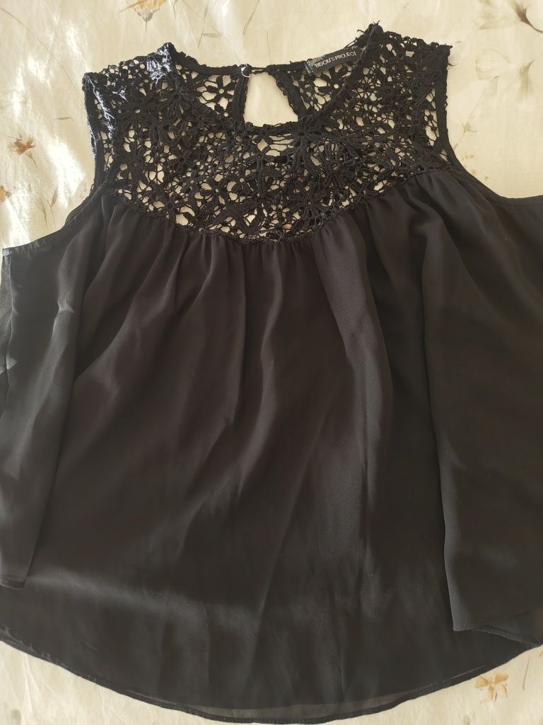Camisola preta com renda
