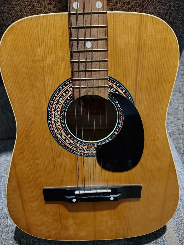 Sprzedam gitarę klasyczną wraz z pokrowcem