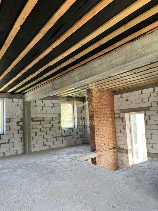 Продаж будинку в мальовничому місті Київа, метро Лісова