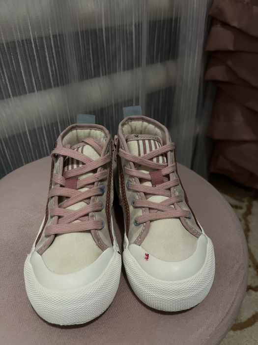 Продаю кеди 25 р Zara