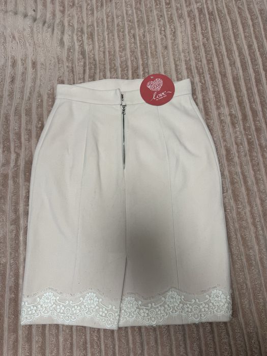 Спідниця з мереживом,дуже ефектно виглядає,від Українського дизайнера