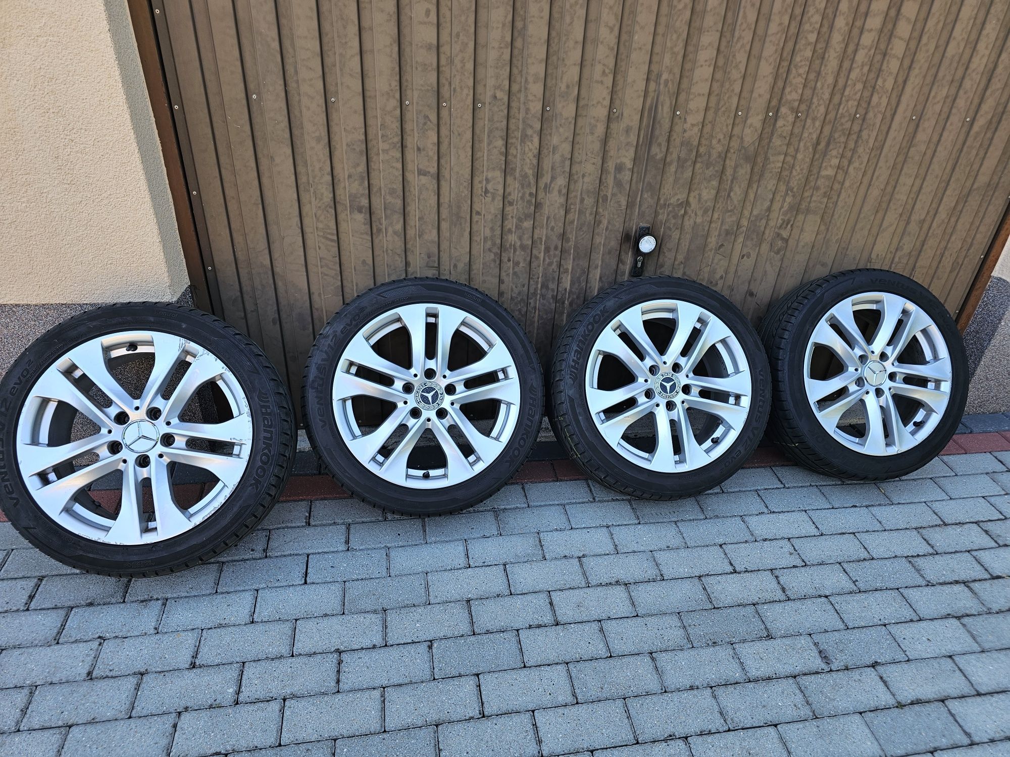 Oryginalne Alufelgi Mercedes Benz 5x112 z oponami letnimi