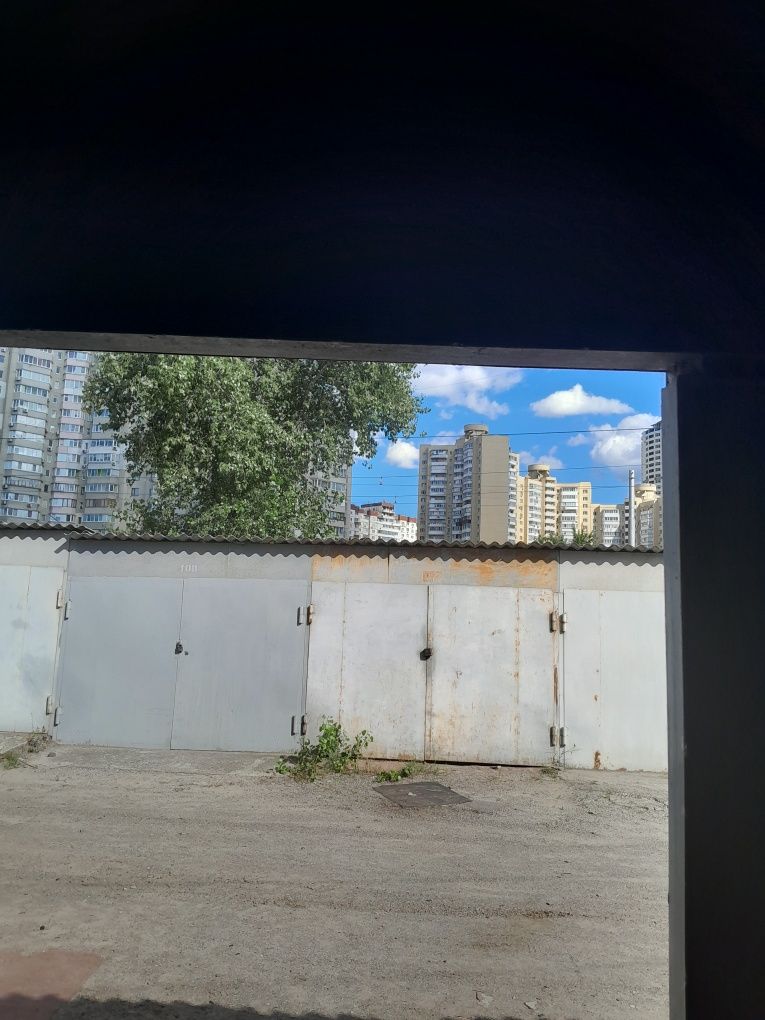 Гараж на вулиці Бальзака, 3
