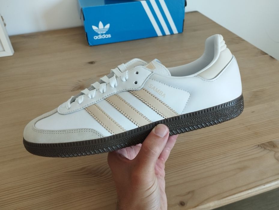 Sapatilhas Adidas Samba OG - Brancas/Bege (tamanho 42)