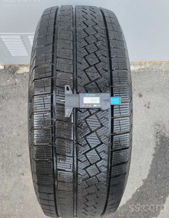 Практично нова зимова гума Pirelli Ice Zero Asimmetrico