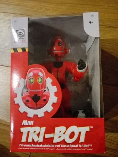 Robot Tri-Bot na baterie