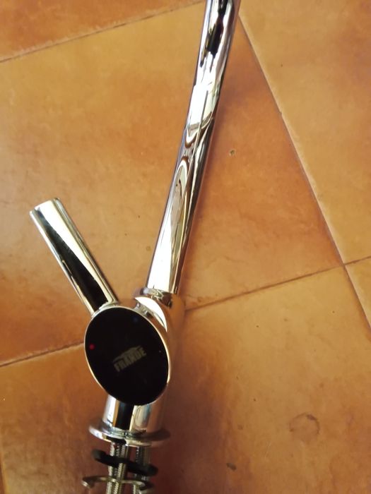 Продам смеситель для кухни.