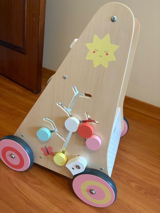 Andador de madeira para bebé como novo