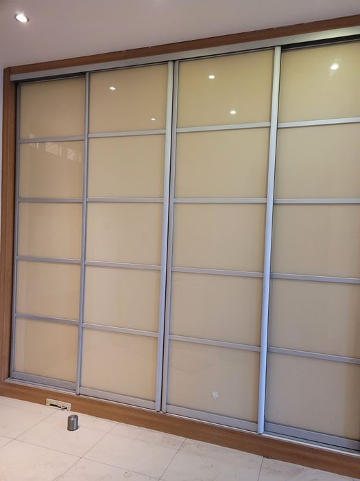 Szafa przesuwna zabudowana Komandor