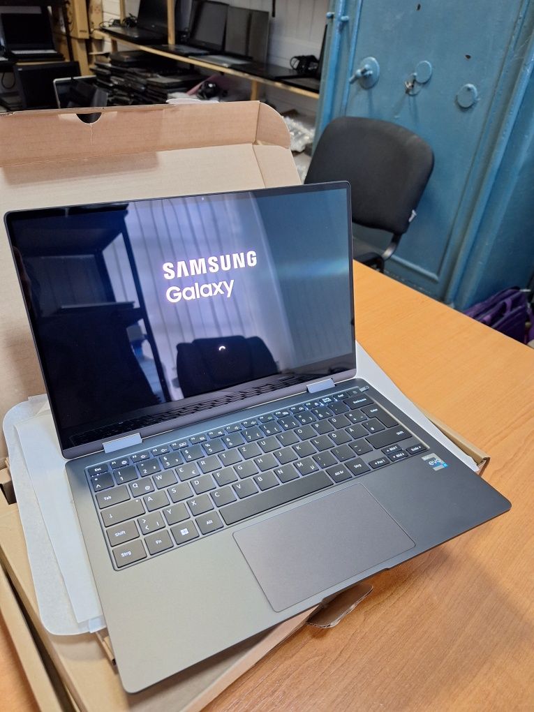 Samsung Galaxy Book3 360 NP730QFG-KA1DE ( Новый )