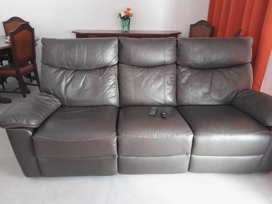 Sofa 3 lugares em pele