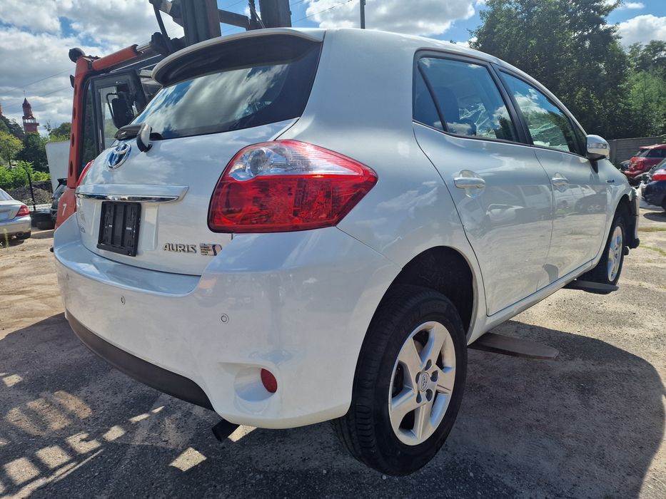 Toyota Auris 1 lift zderzak tylny kompletny PDC Biała perła 070