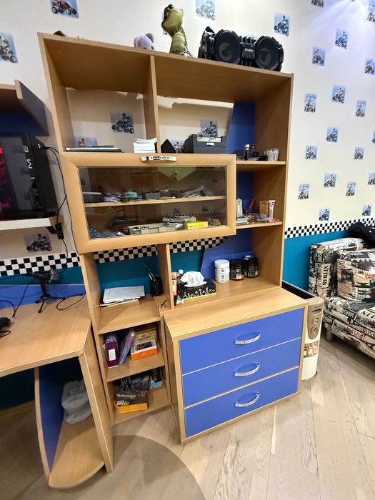 Комплект мебелів для кімнати підлітка