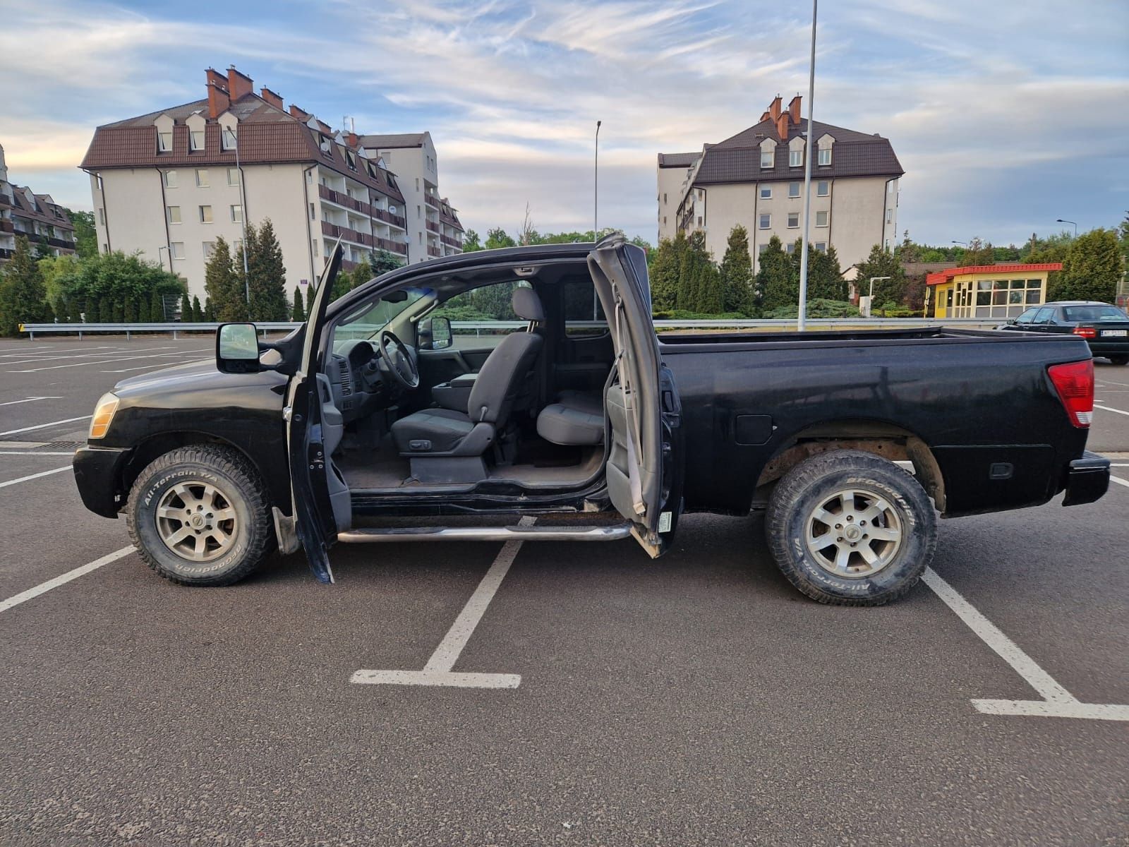 Nissan Titan 4x4 v8