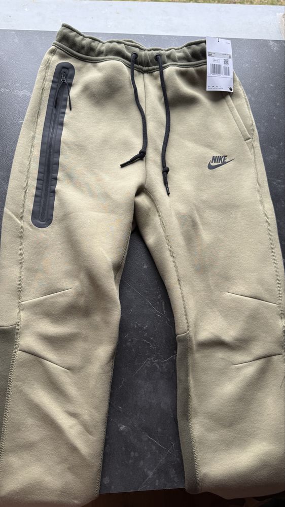 Nike Tech Fleece Joggers Oliwkowe | Rozmiar XS | Nowe, oryginalne