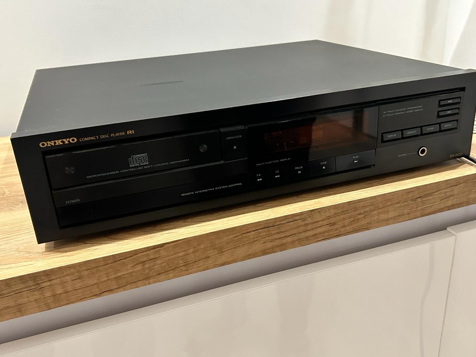 Odtwarzacz CD ONKYO DX-6520.