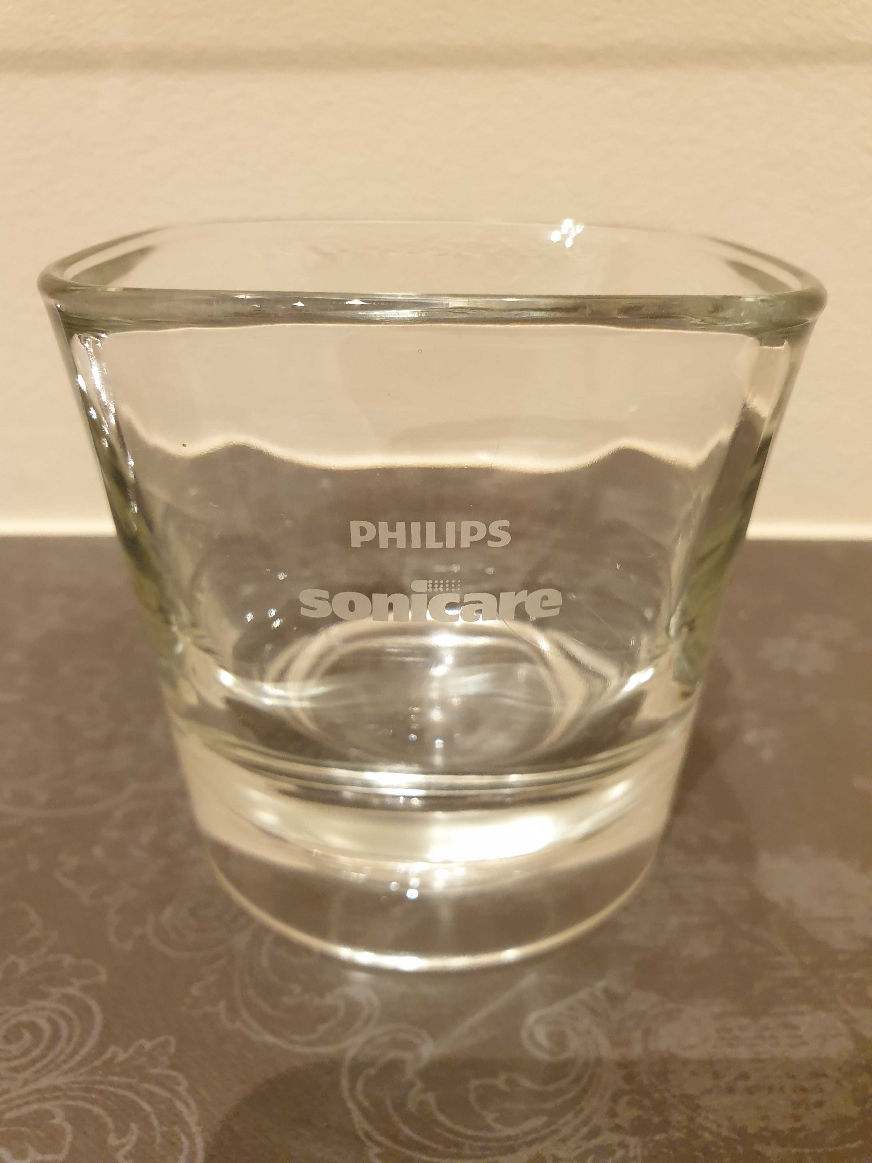 Philips Sonicare HX9100 - szklanka i ładowarka do szczoteczki