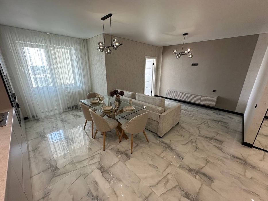 Продам 2 ком Центр Голливуд ЖК Лесной Сертификат