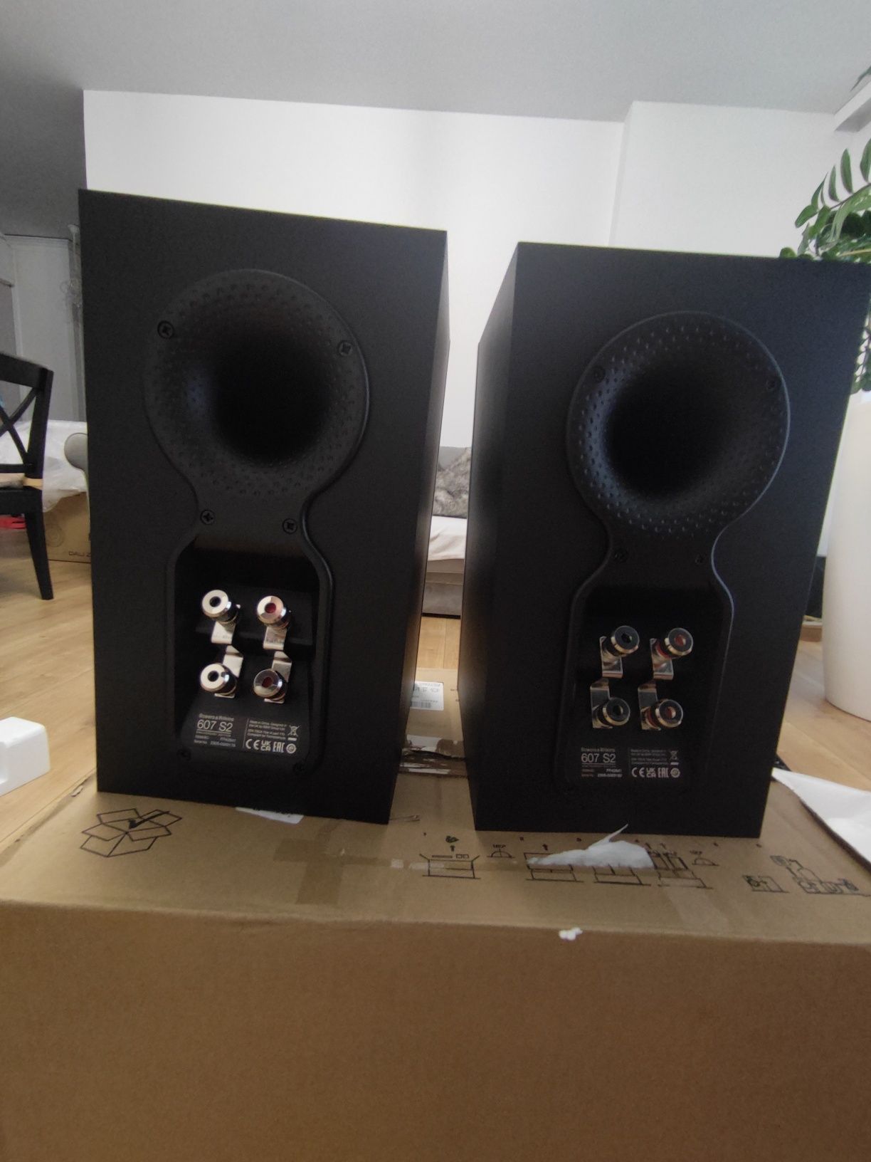 Bowers Wilkins 607 S2 glosniki