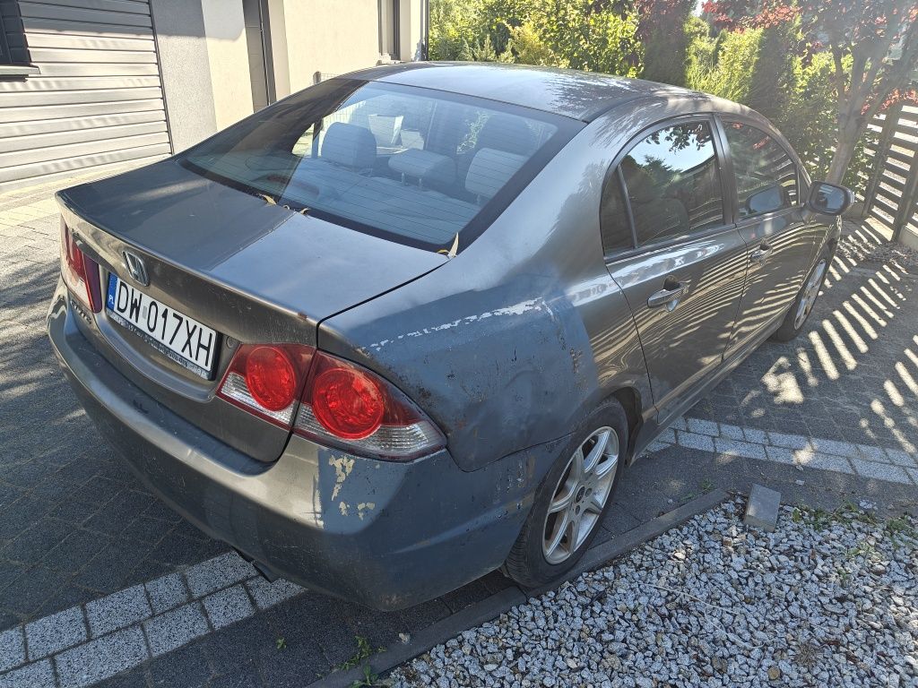 Honda Civic VIII SEDAN 1,8 Benzyna