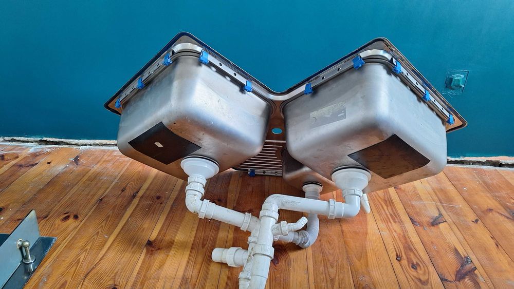 Zlewozmywak 3-komorowy narożny z baterią