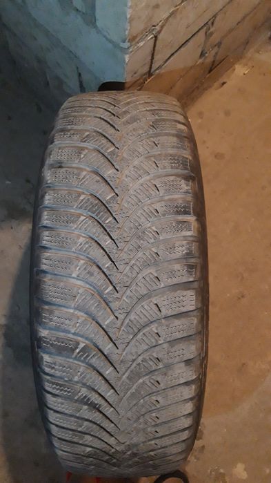 opony zimowe z kołpakami