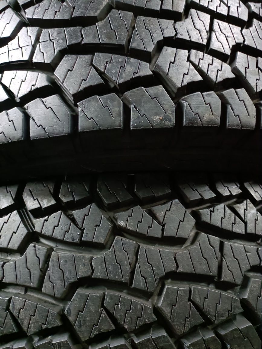 Pneus  235/85/16