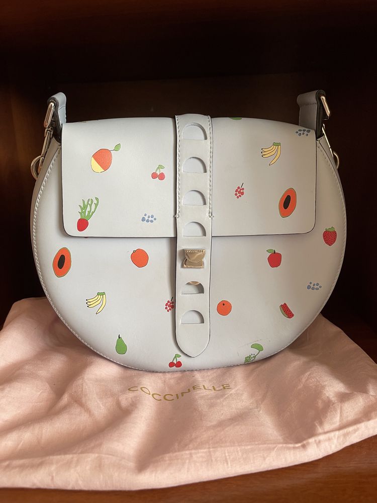 Сумка Carousel Crossbody Coccinelle