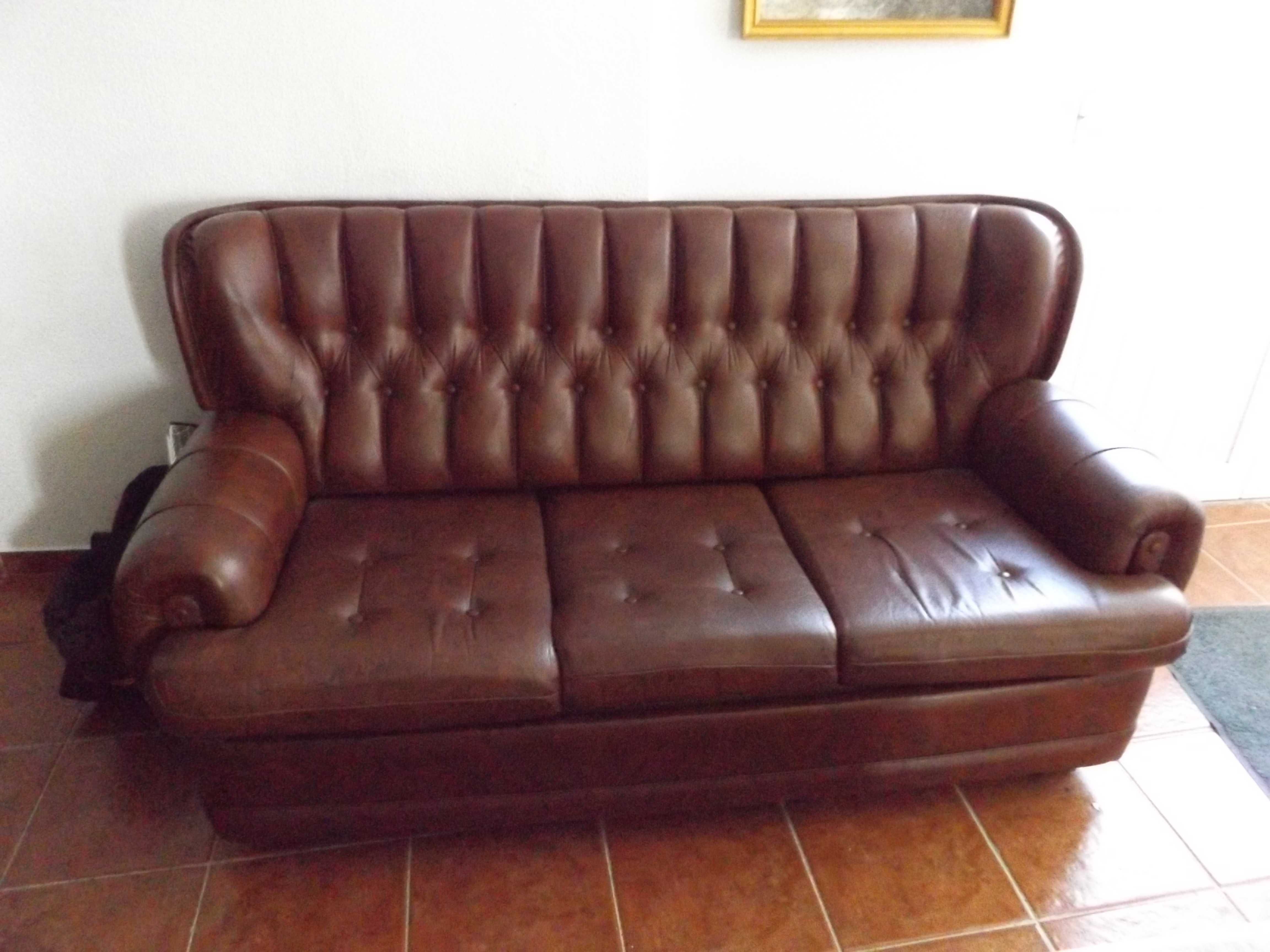Cama de casal rustico, armário, comoda e sofás