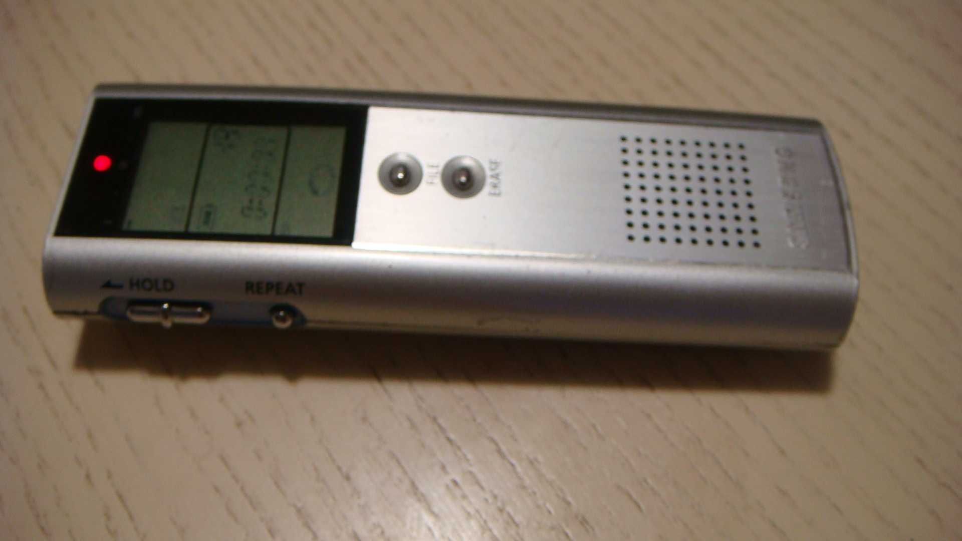 Цифровой диктофон Samsung SVR-S820