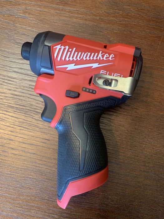 Акумуляторний ударний гвинтоверт Milwaukee 3453-20 (FID2-0) M12 FUEL