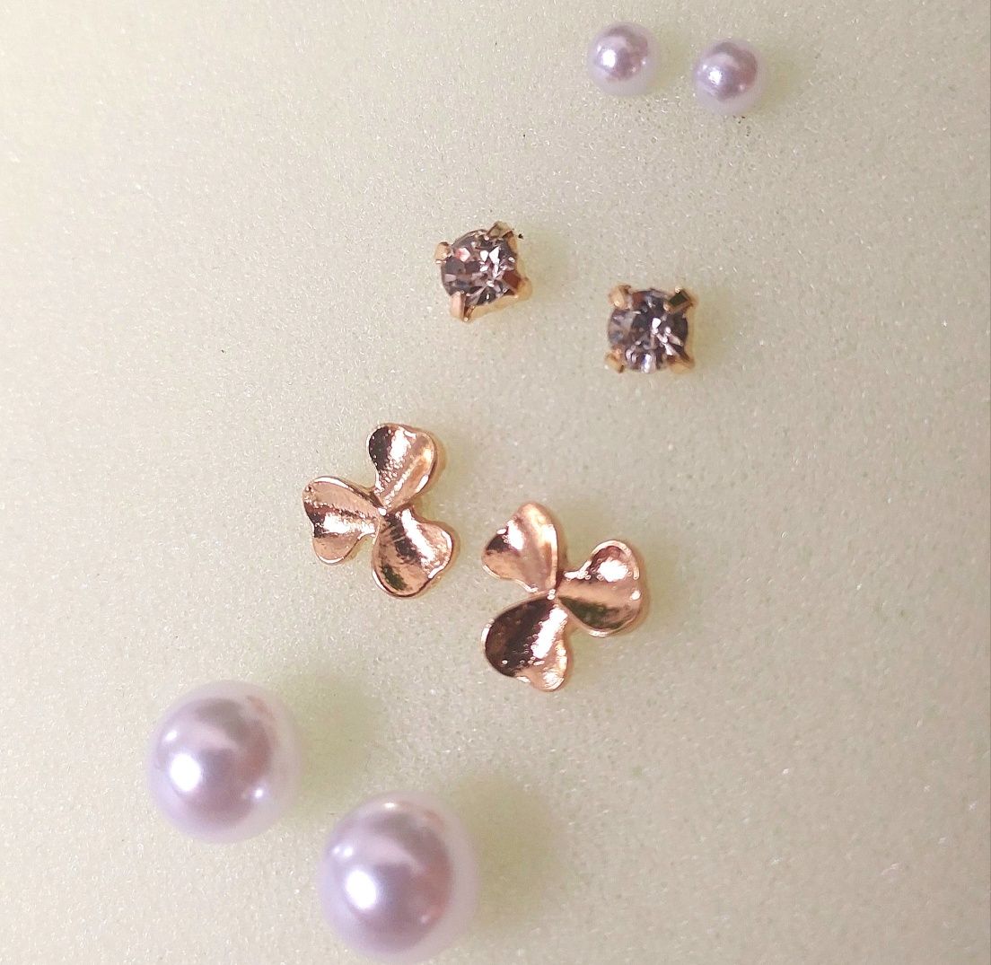 Conjunto 4 brincos pérola e dourado