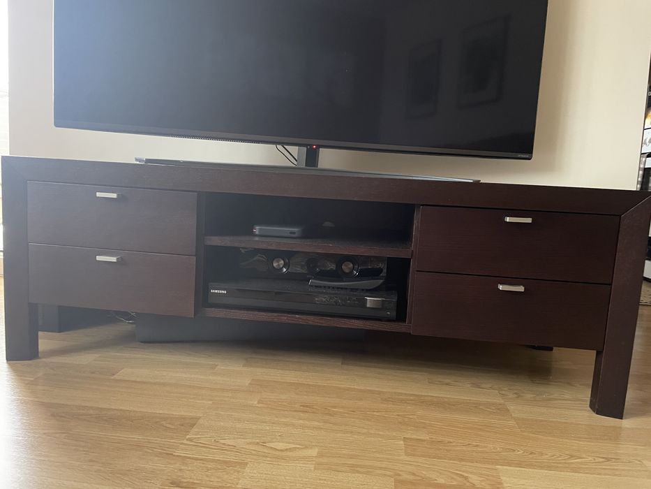 Sprzedam szafkę RTV, komodę, stolik kawowy oraz stół z krzeskłami