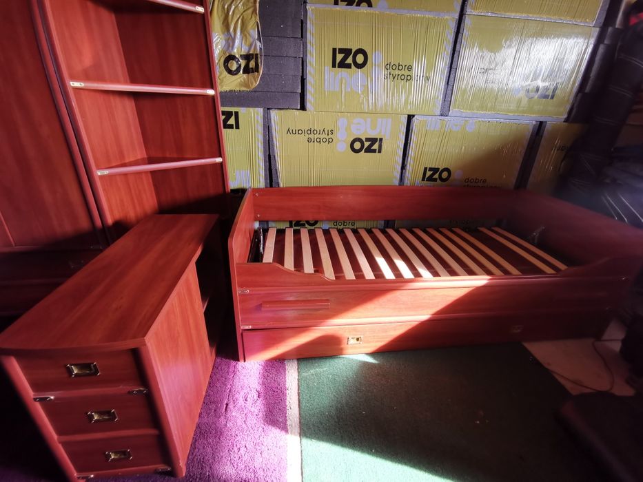 Łóżko podwójne, z szafką